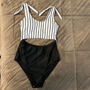 WOMENS ONE-PIECE
